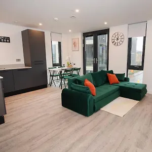 Deluxe 2 Bed Flat With Gym Sleeps 6 York