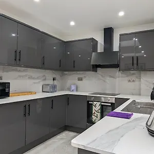 Modern Double W Private Bath & Free Parking York